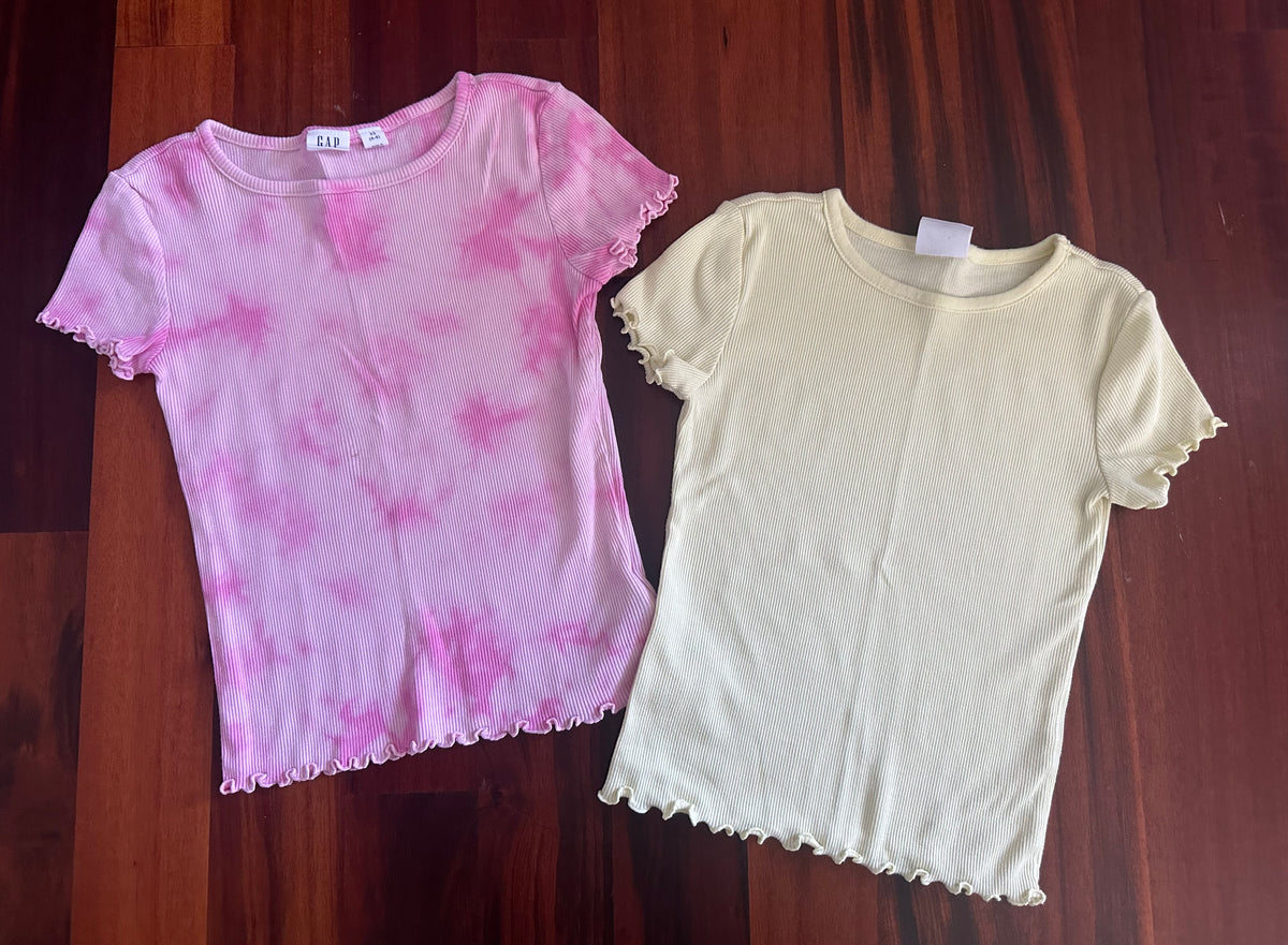 Set of 2 s/s shirts w frill sleeves - GAP Kids - size Youth - 5 (XS)