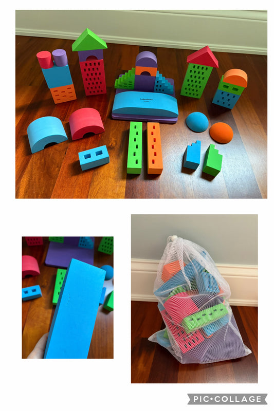 Bath foam building blocks in carry-bag