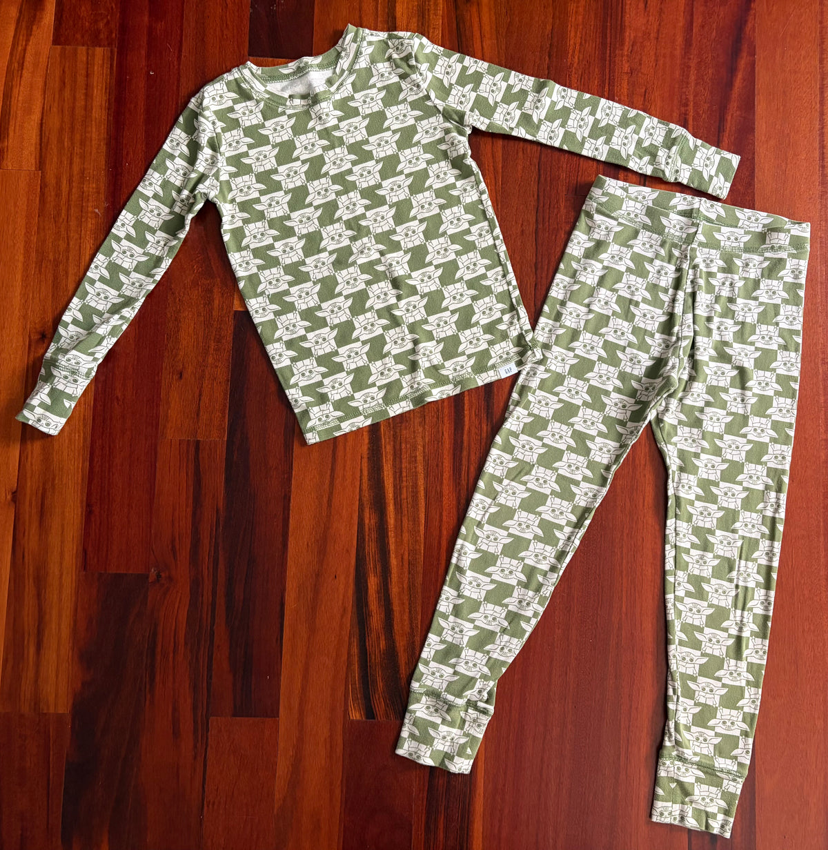 GAPKids PJs - L/S Grogu print - VGUC - size Youth - 8 (M)