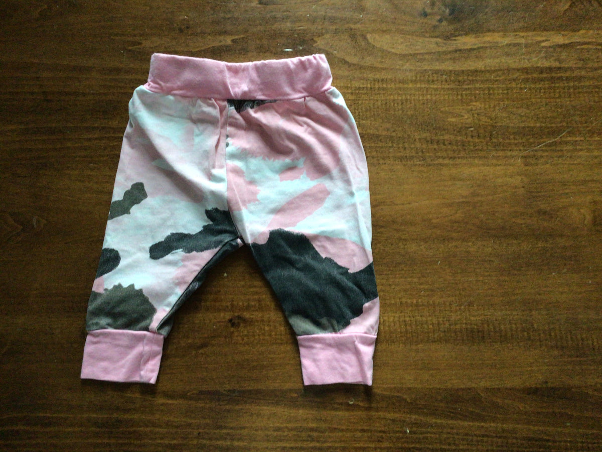 Pink/white/black Camouflage Pants - size Month - 0-3 / 3M