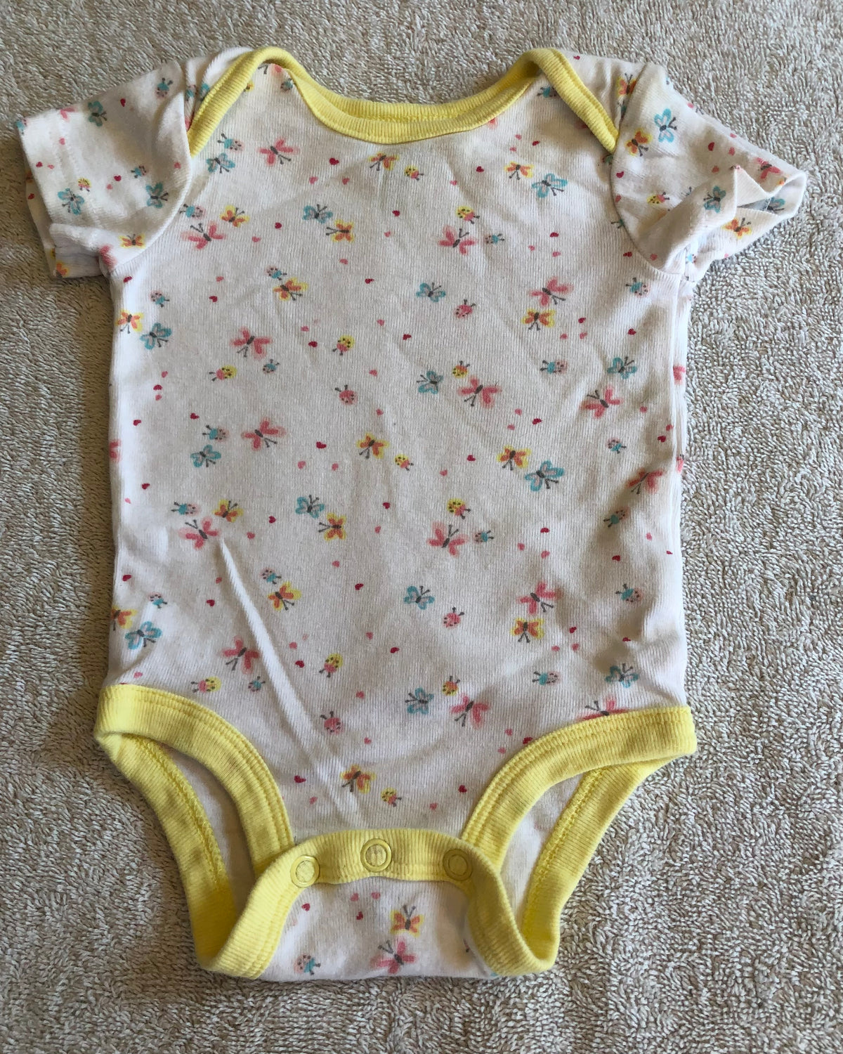 First Moments S/S Onesie EUC Butterflies - size Month - Newborn