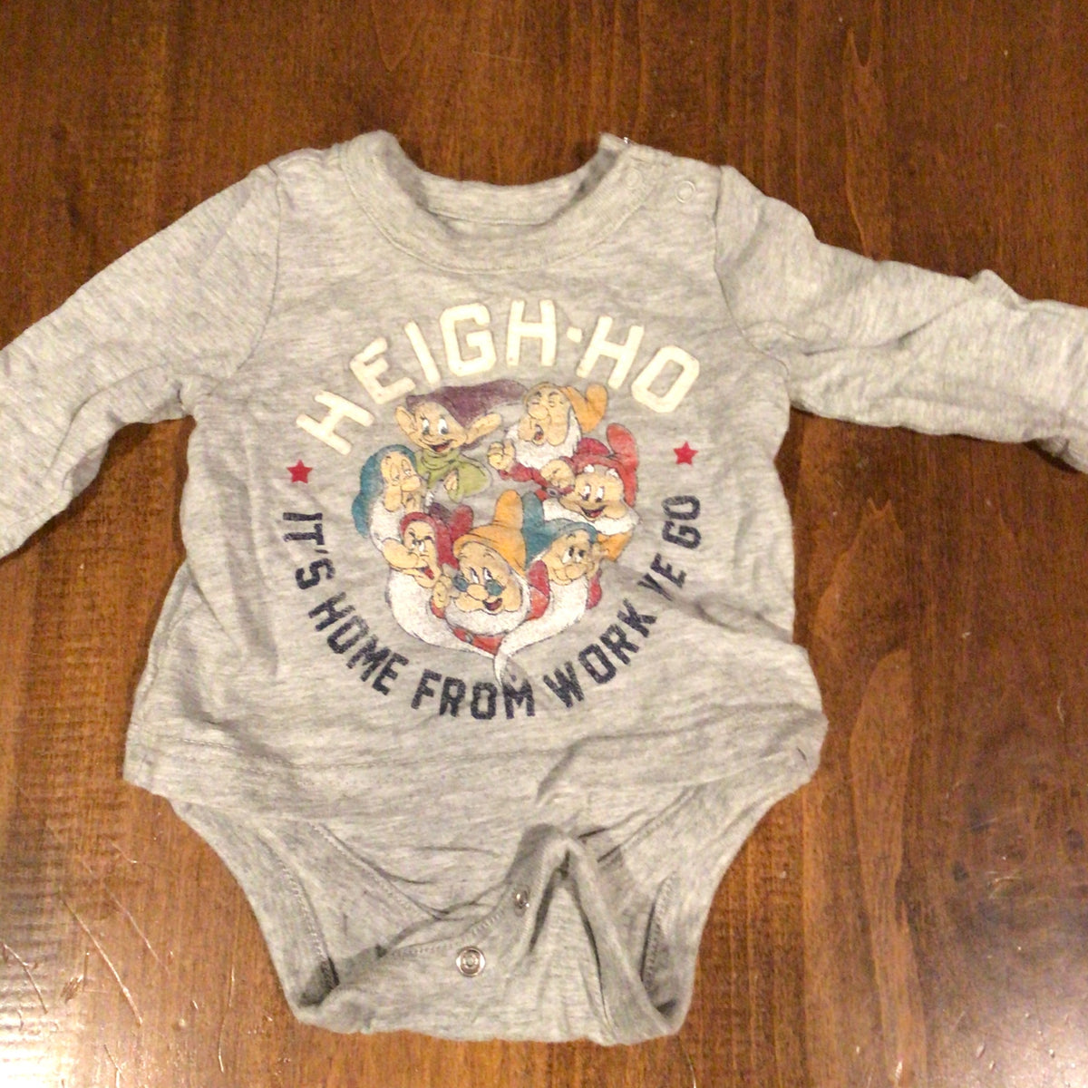 Disney Baby Seven Dwarfs L/S - GUC - size Month - 0-3 / 3M