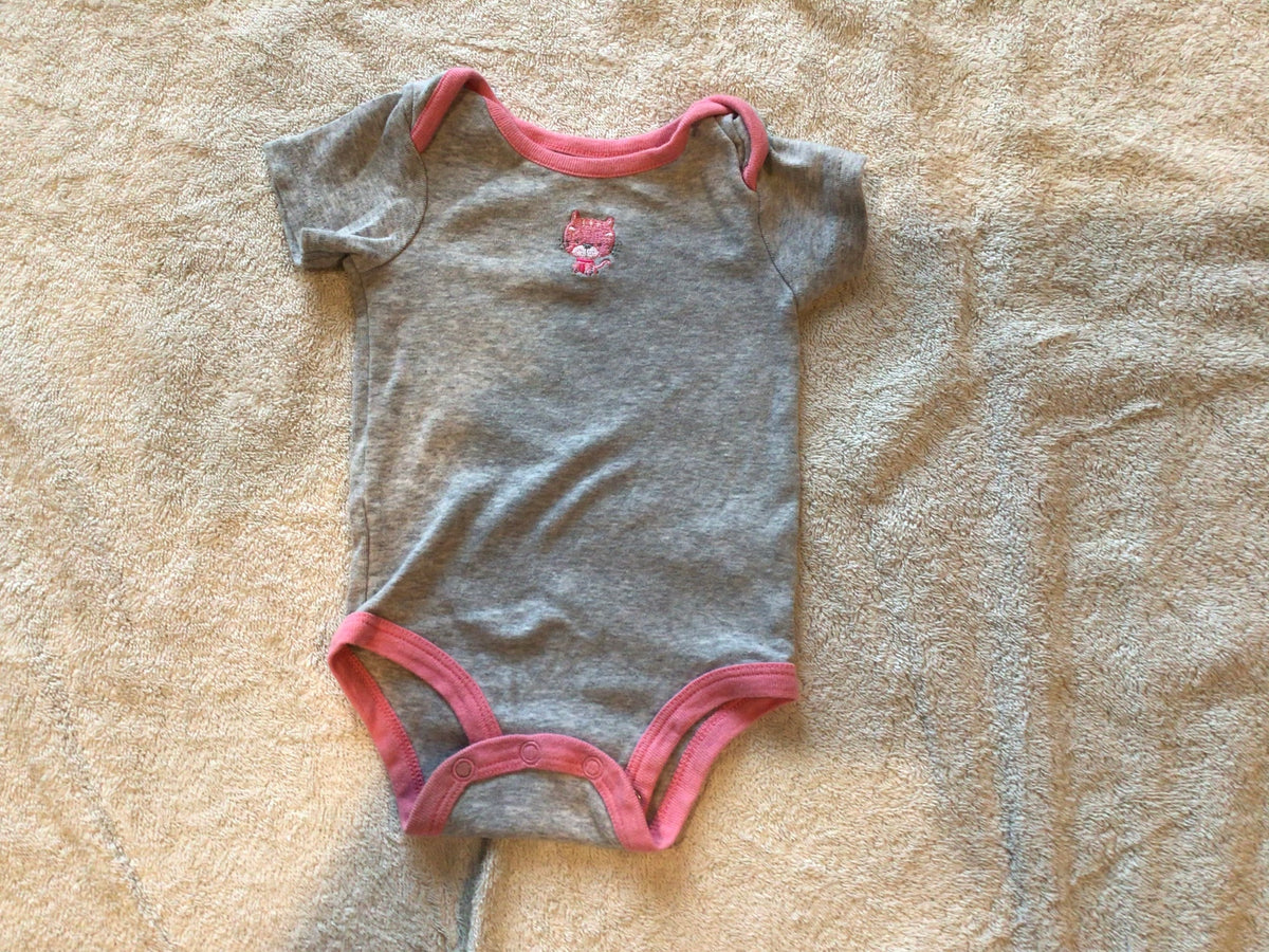 S/S Gray Cat EUC - size Month - 0-3 / 3M