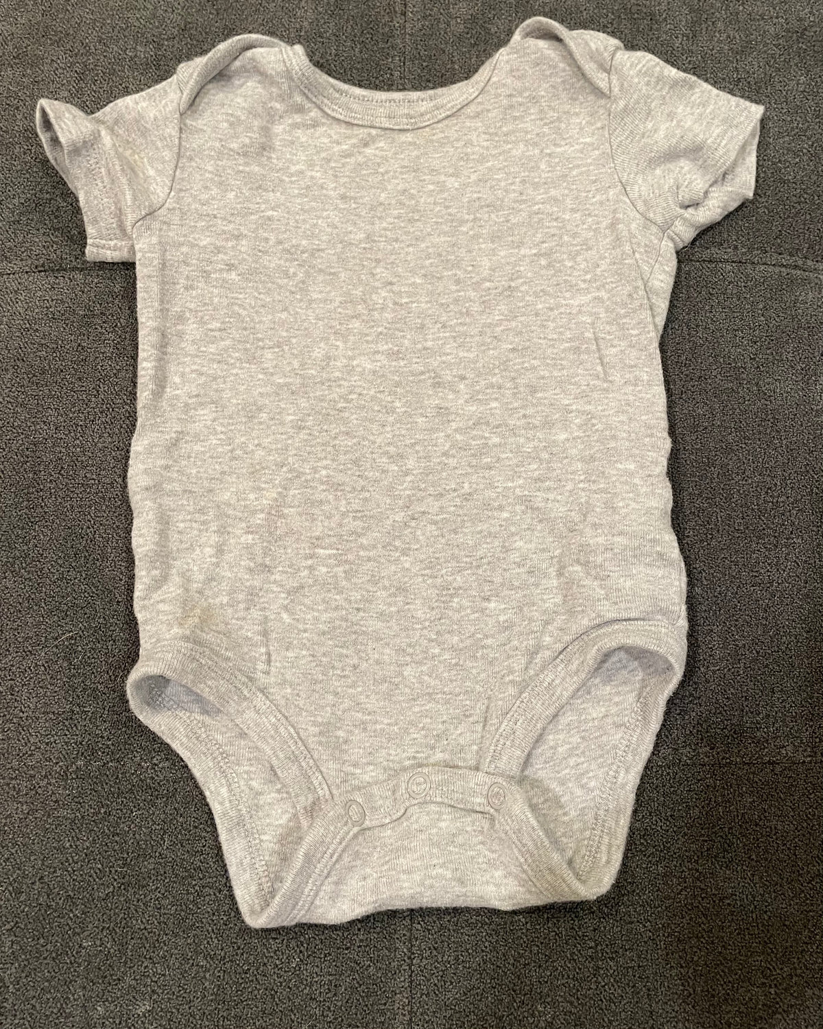 Carter's SS Gray EUC - size Month - 6-9 / 9M
