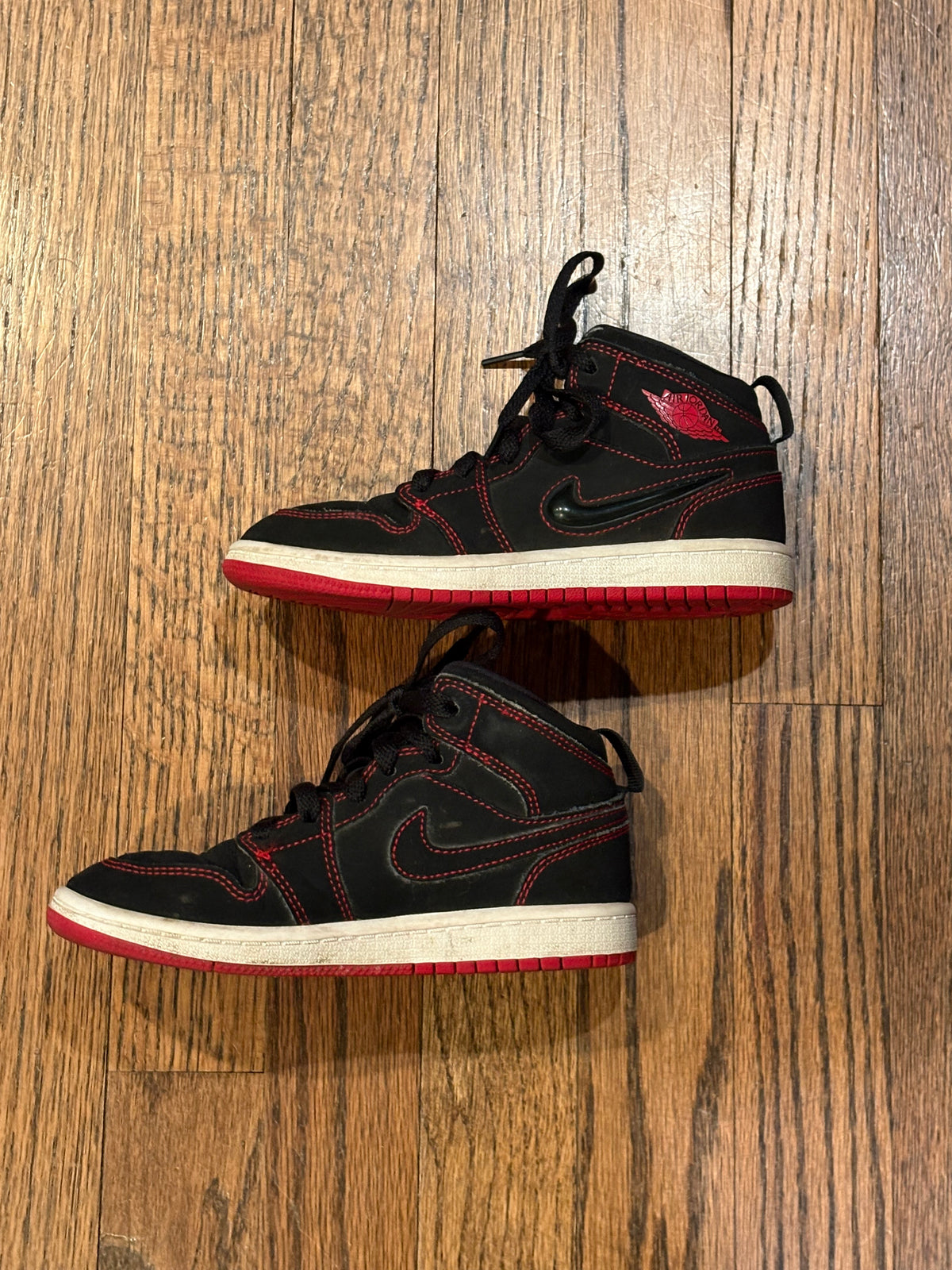EUC Air Jordan High Top Sneakers - size Shoes - Kids 12