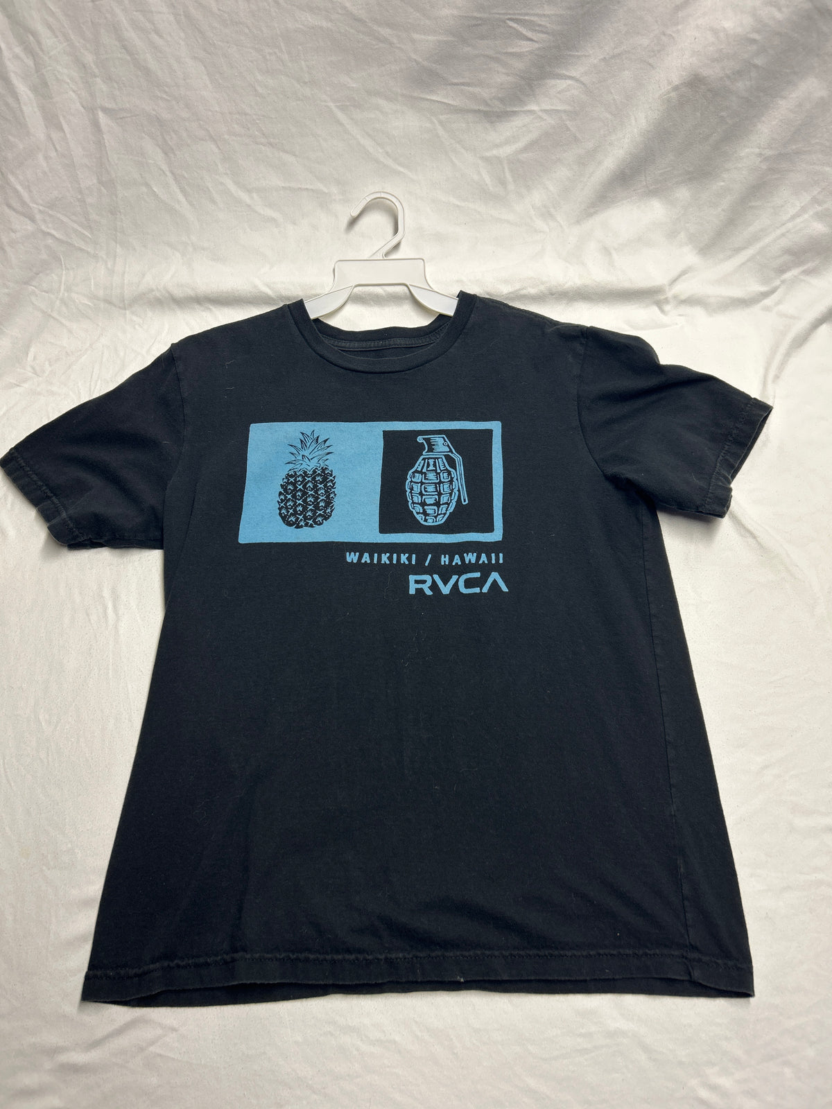 RVCA black short sleeve tshirt blue pineapple - size Youth - 14 (XL)