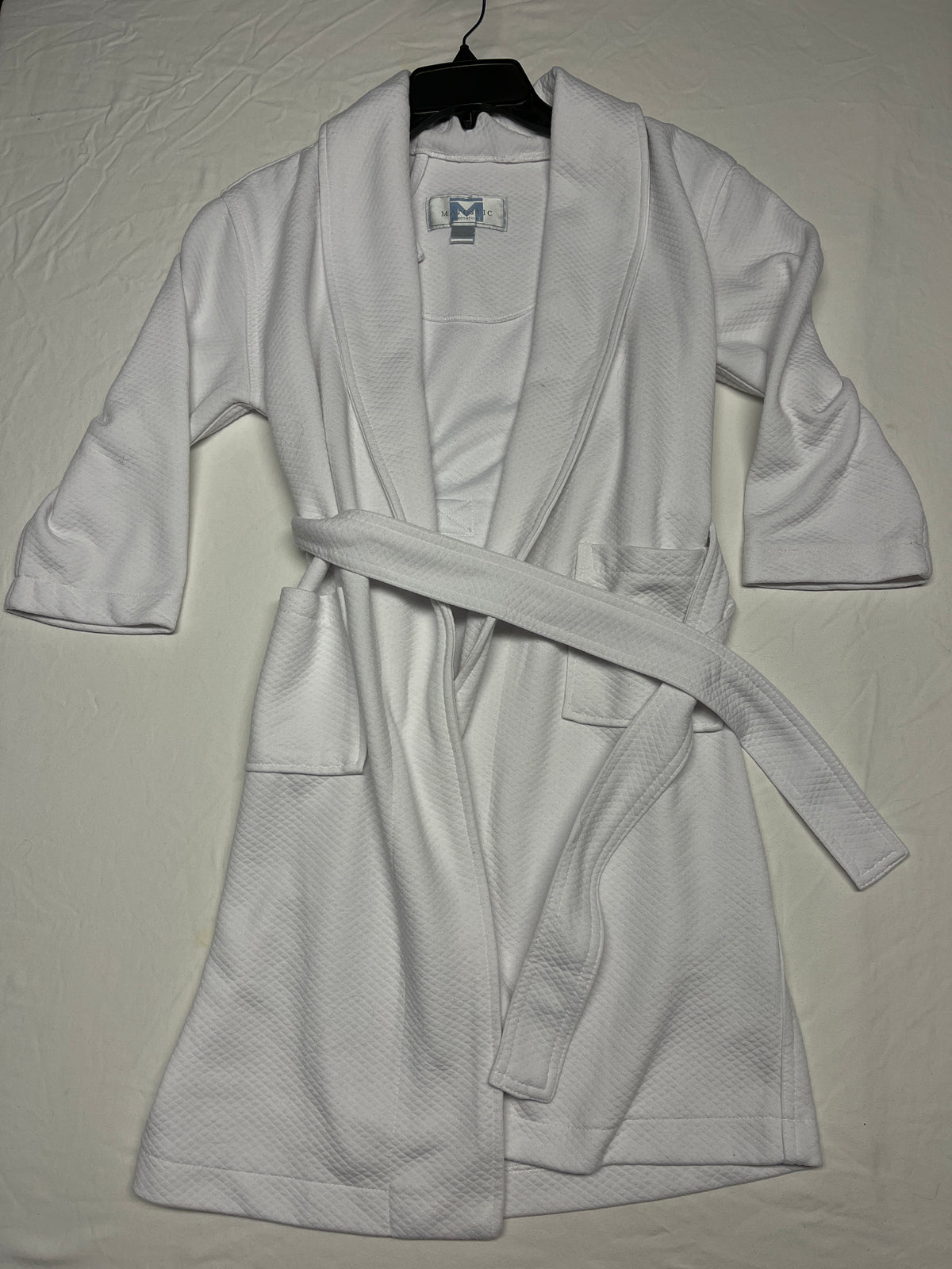 Majestic white robe brand new - size Youth - 8 (M)