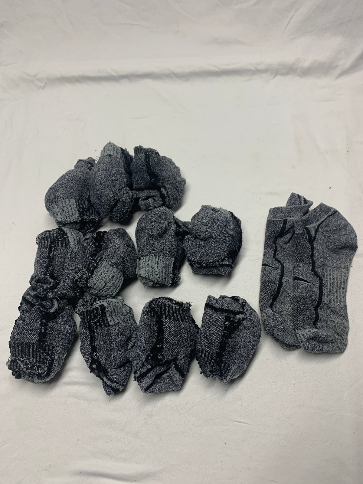 saucony ankle socks grey/black mens small