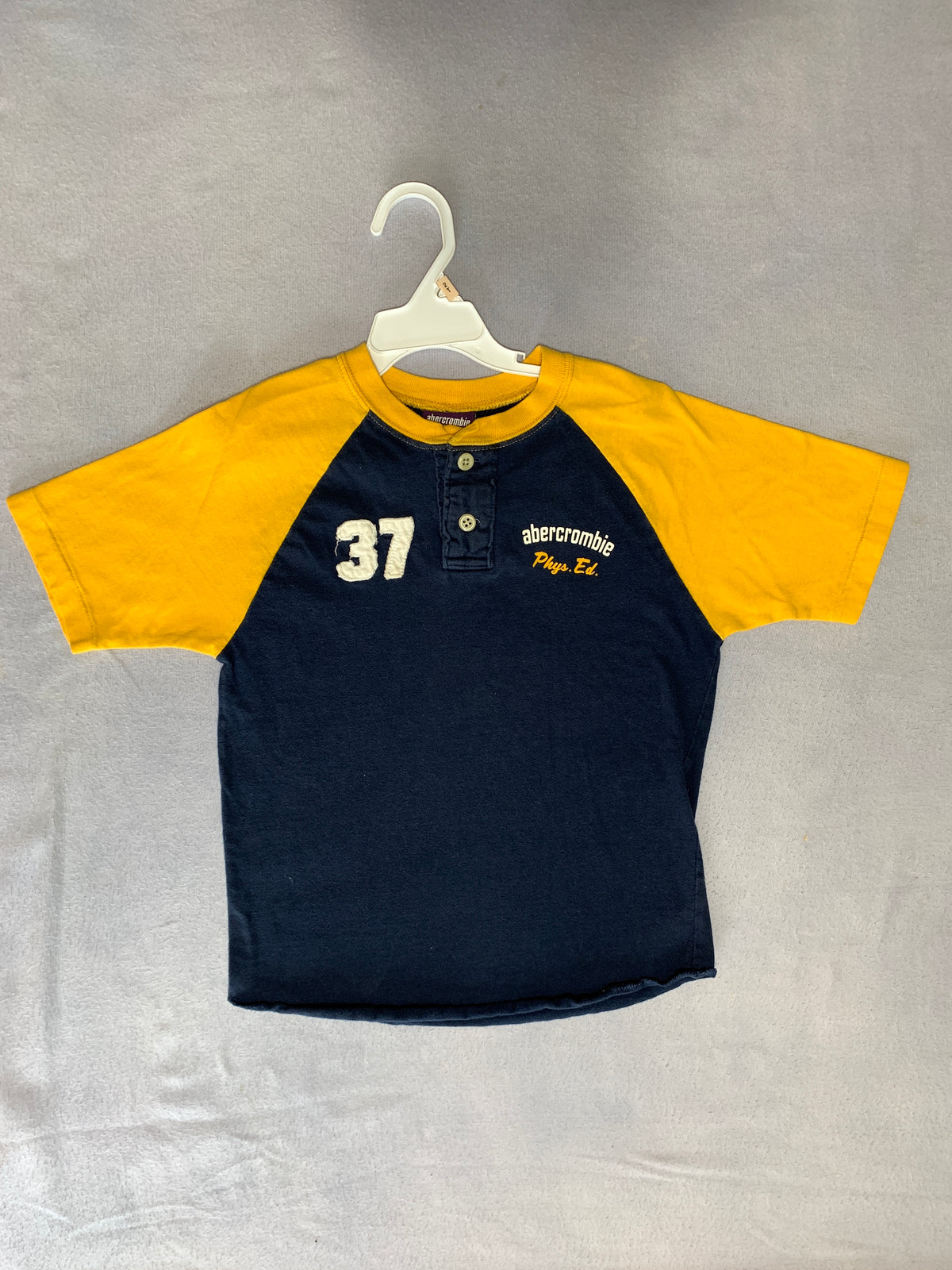 abercrombie 2 button blue/gold short sleeve t - size Youth - 6 (S)