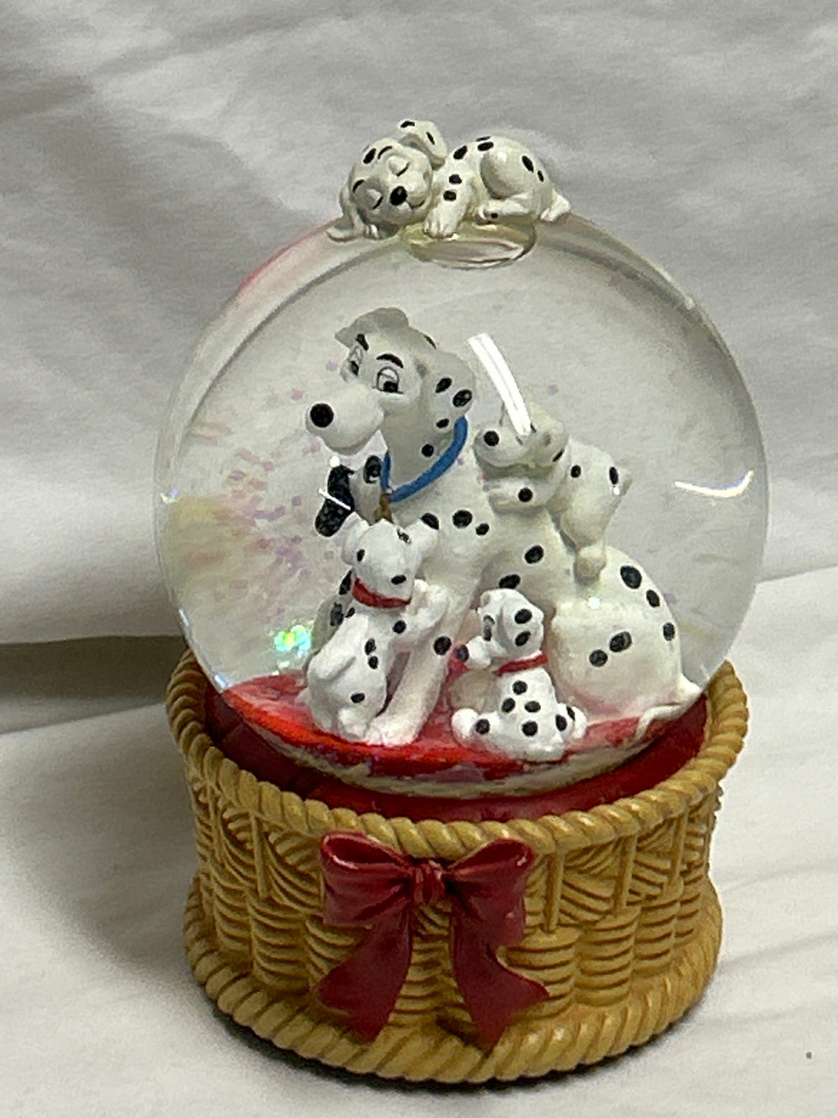 101 Dalmations snow globe