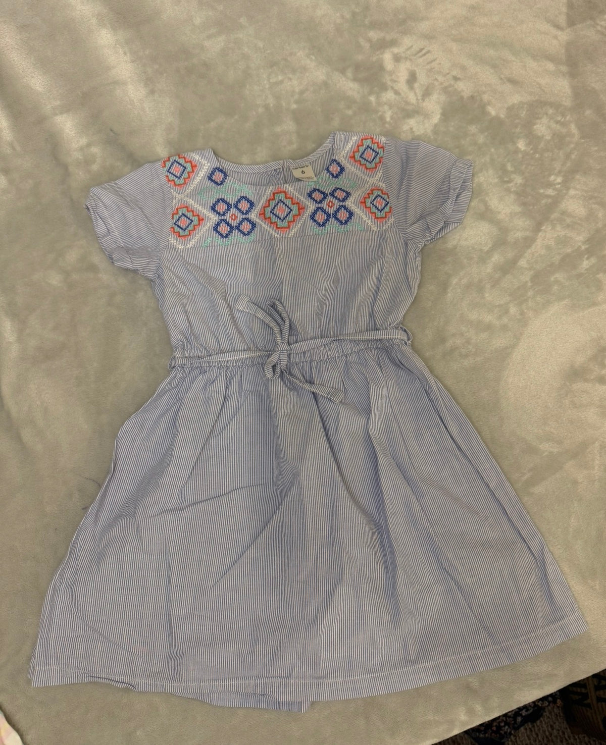 Carters embroidered Design dress - size Youth - 6 (S)