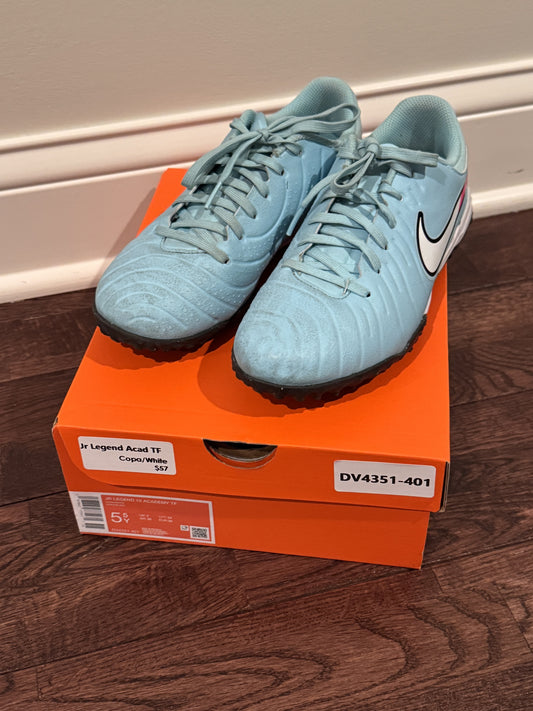 Soccer Cleats Turf 5.5Y Nike Legend VGUC - size Shoes - Kids 5 1/2