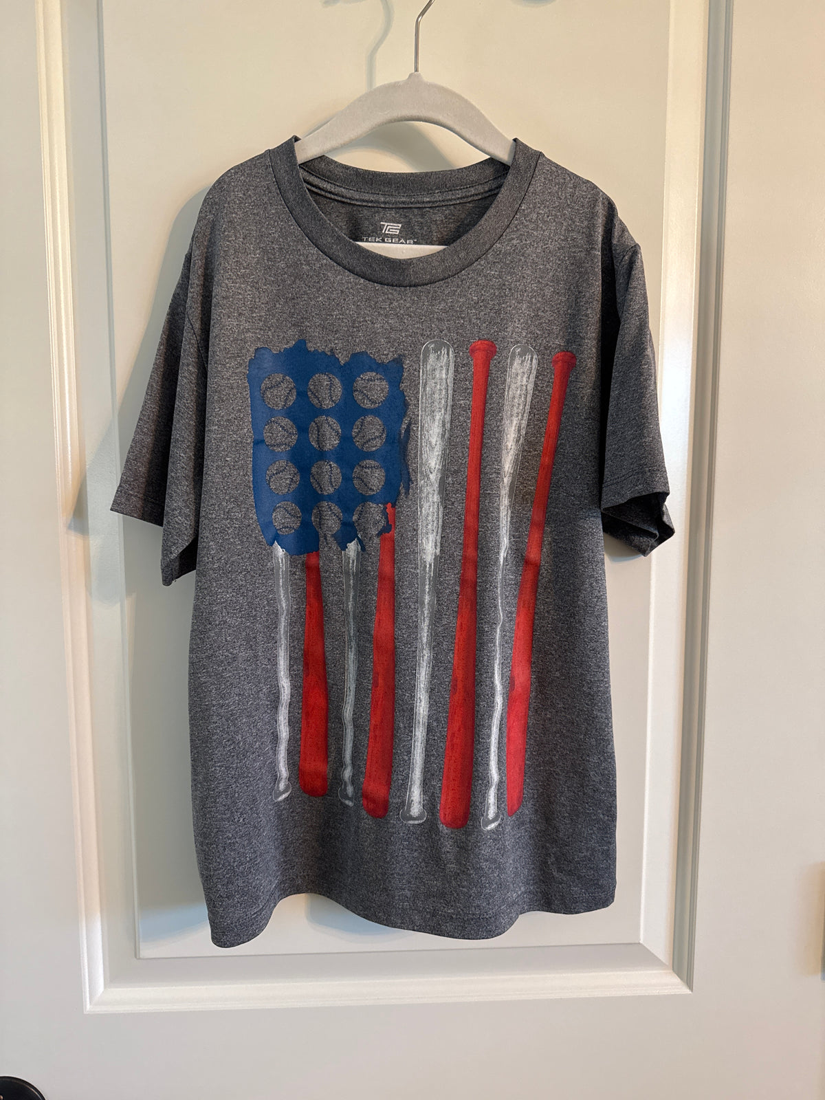 Baseball Flag Tee Gray EUC - size Youth - 8 (M)