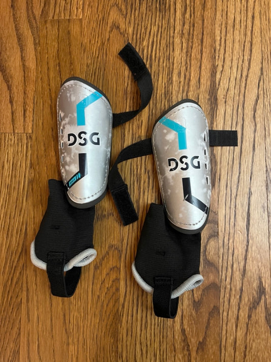 DSG Shin Guards VGUC Size Small Under 3' 6