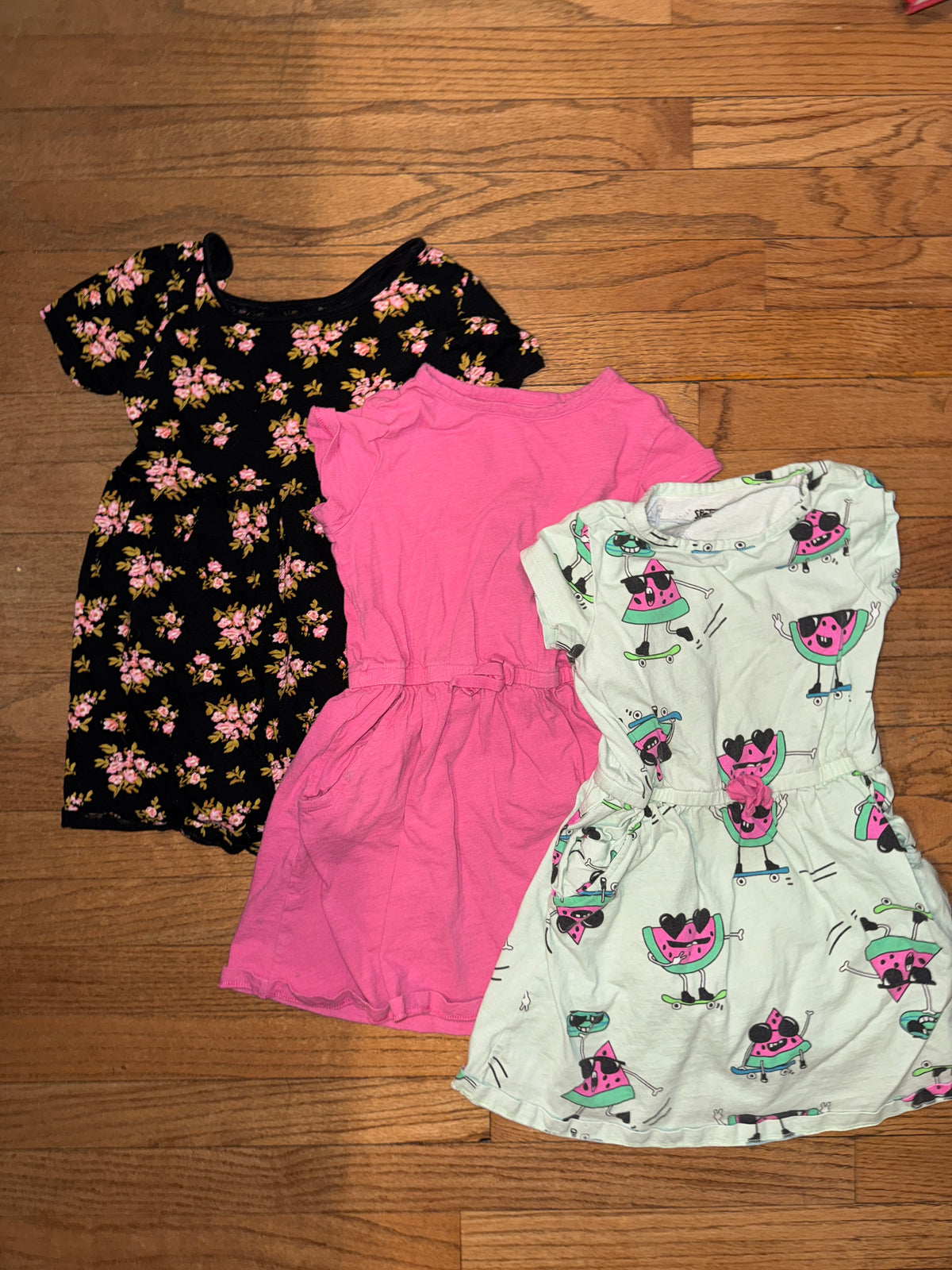 Short sleeve dresses Size 6-7 GUC - size Youth - 6 (S)