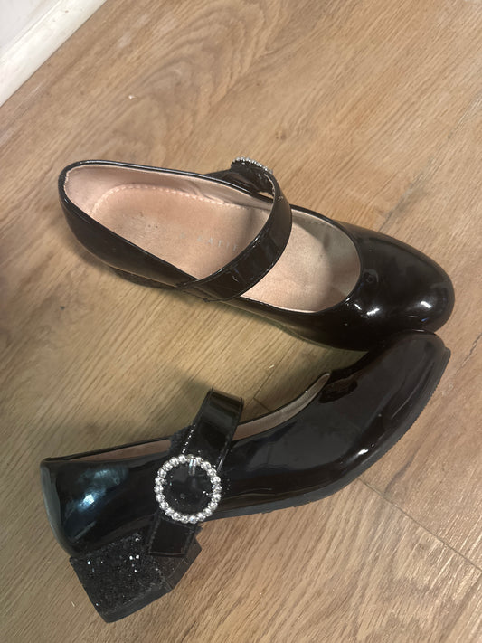 Kelly and Katie Black Patent Leather Heels GUC - size Shoes - Kids 1