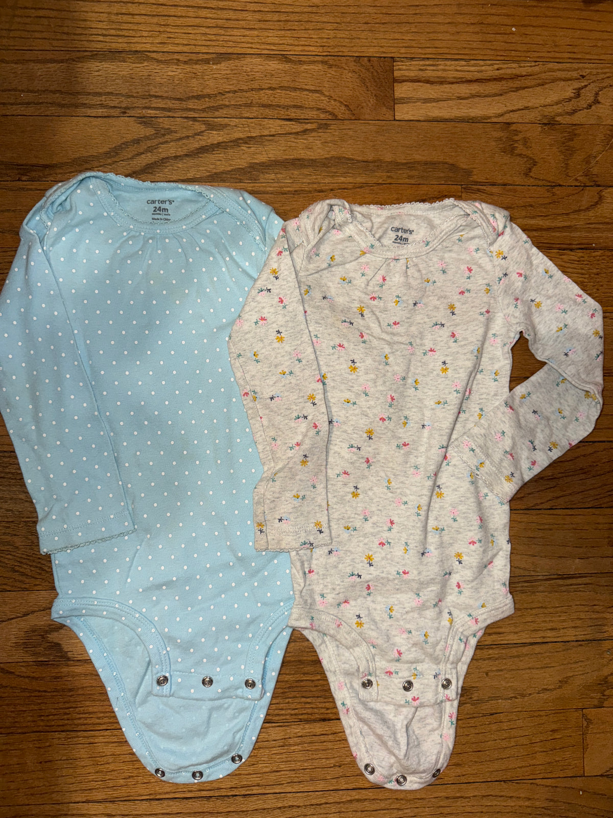 Carters long sleeve Onesies VGUC 24m - size Month - 18-24 / 24M