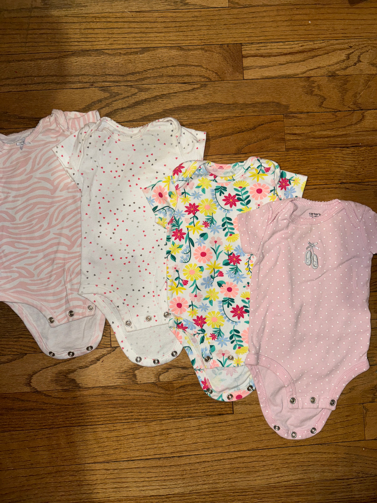 Carters short sleeve Onesies VGUC 3m - size Month - 0-3 / 3M