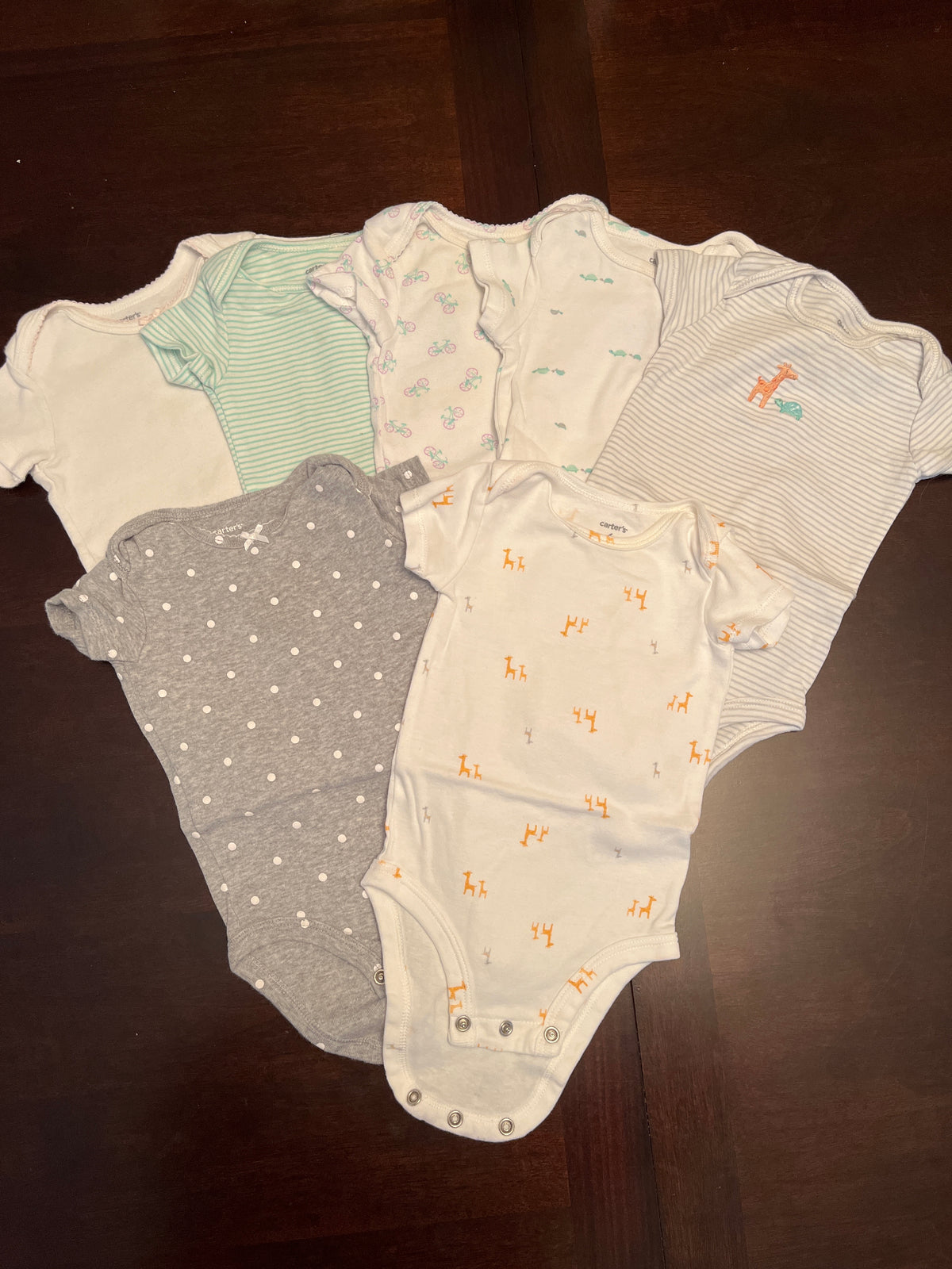 7 short sleeve onesies- grey, green, white - size Month - 3-6 / 6M