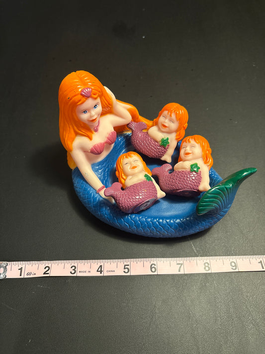 Mommy & 3 babies Mermaid bath toy