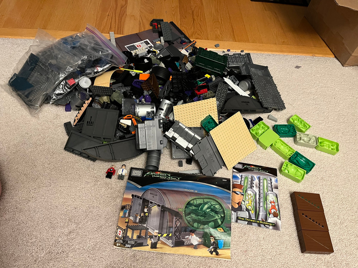 Large box of MegaBloks mostly Alien Agency