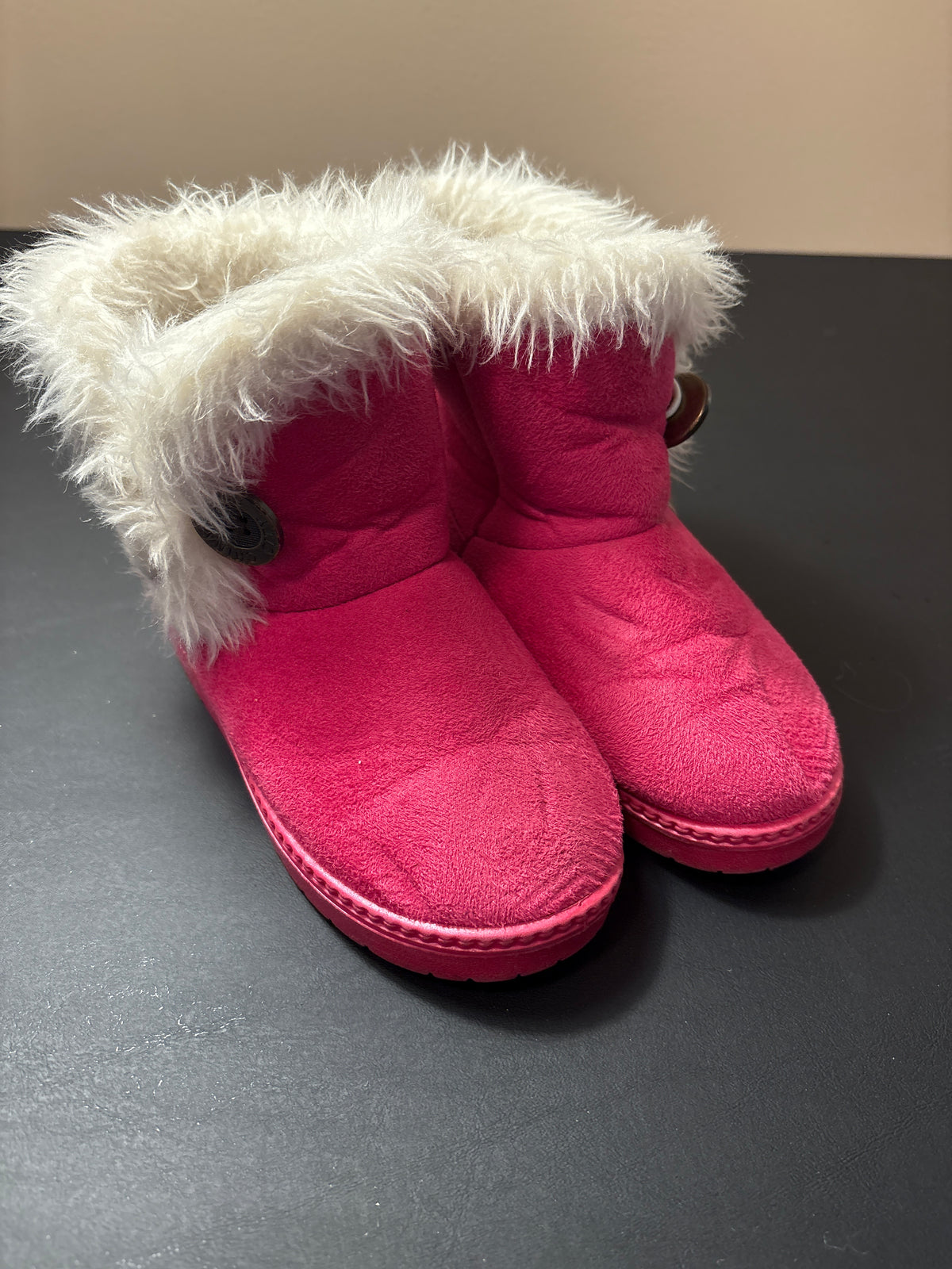 Pink fuzzy boots - size Shoes - Toddler 11
