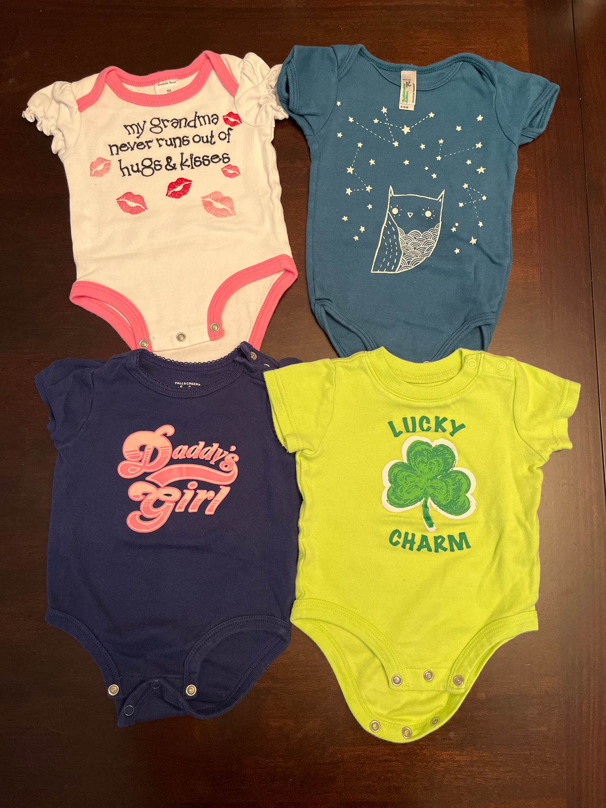 4 short sleeve onesies - size Month - 3-6 / 6M
