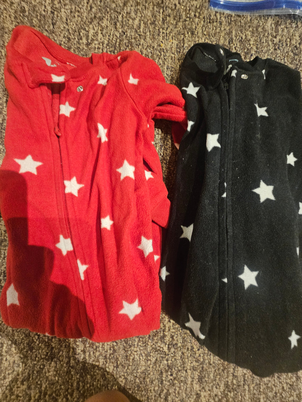 Primary Fleece Onesies Set of 2 unisex GUC - size Month - 12-18 / 18M