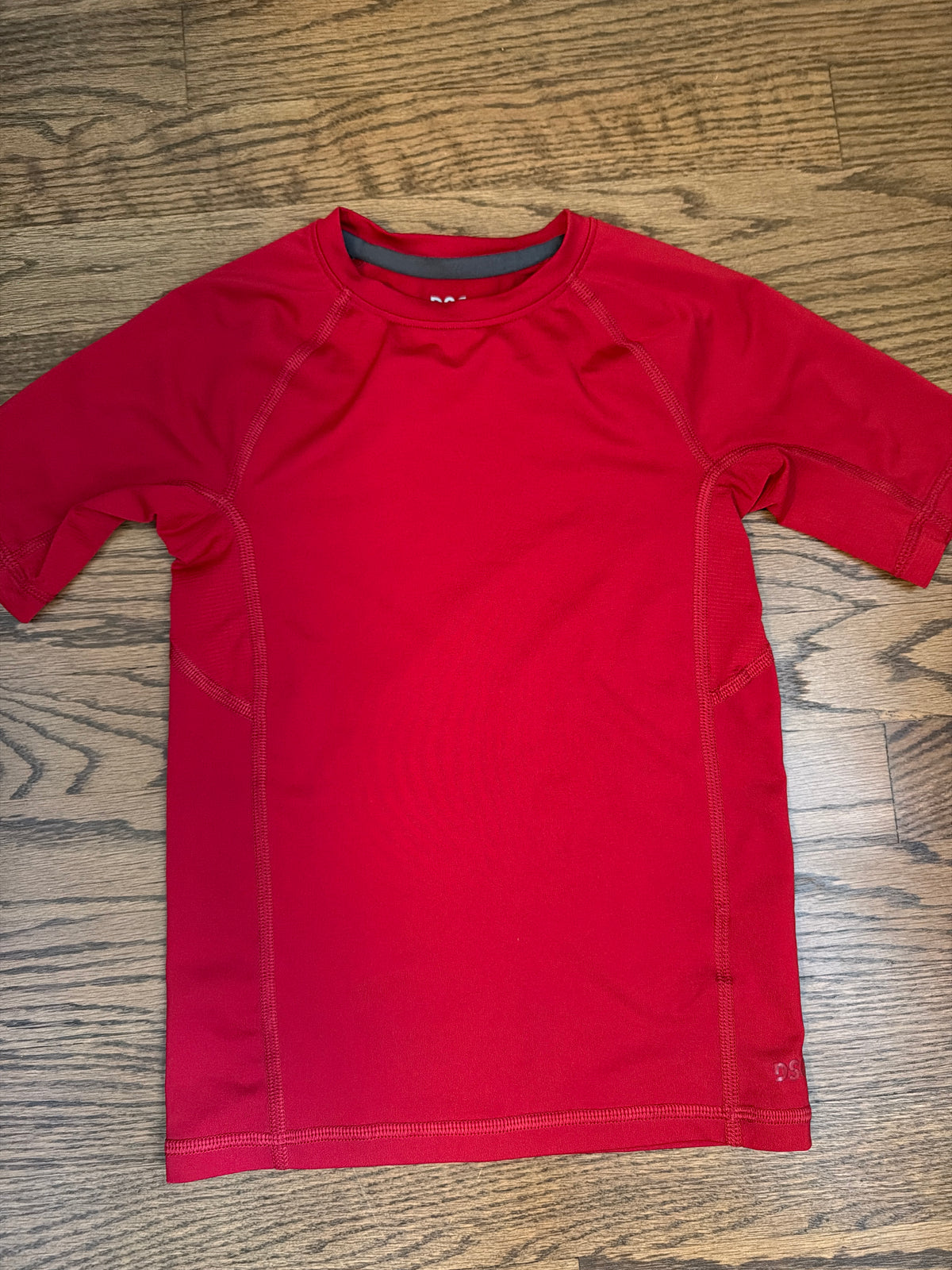 Red active shirt Brand: DSG - size Youth - 6 (S)