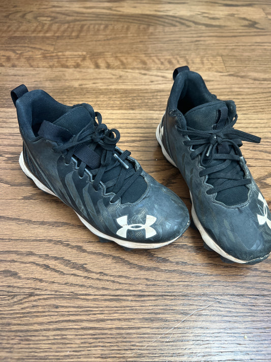 Football cleats Underarmour - size Shoes - Kids 1 1/2