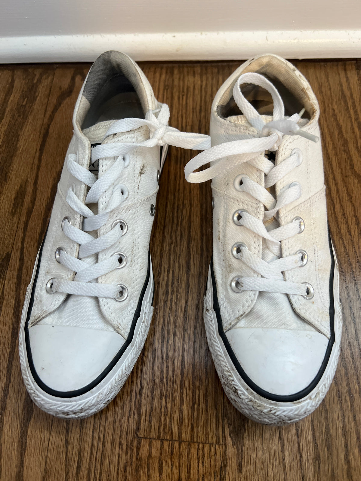 White converse Allstars - size Shoes - Adult 6