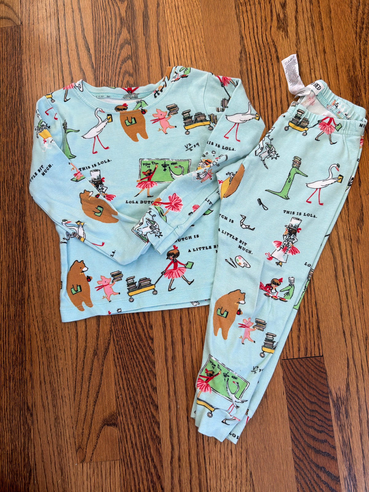 Lola Dutch pjs Goes with a book - size Toddler - 4T