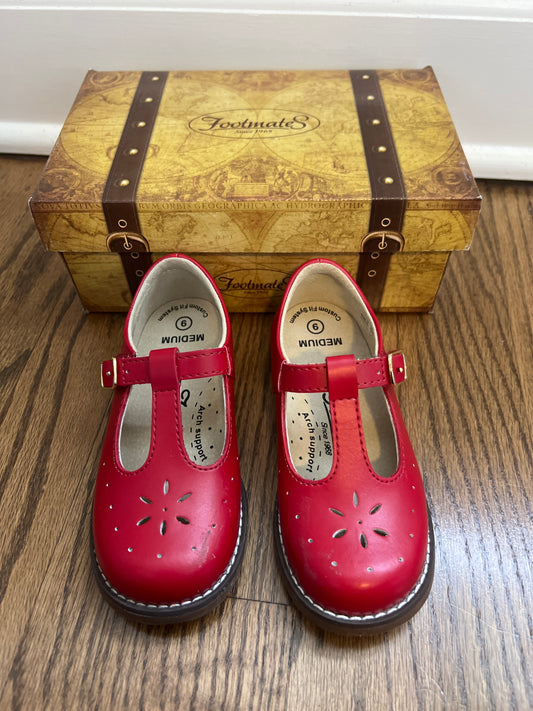 Footnotes: Mary Janes Pair 2 of 2 - size Shoes - Toddler 9