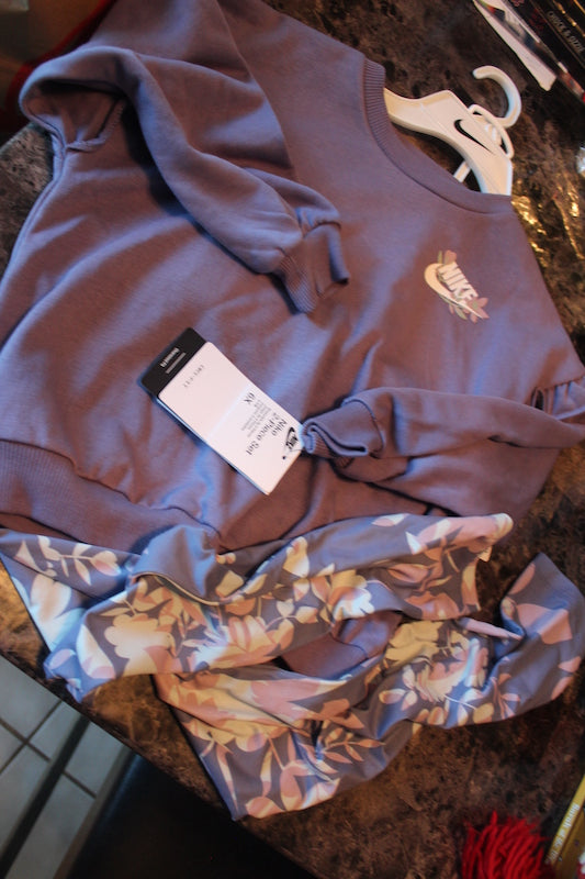 Nike Brand New Outfit - size Youth - 6 (S)