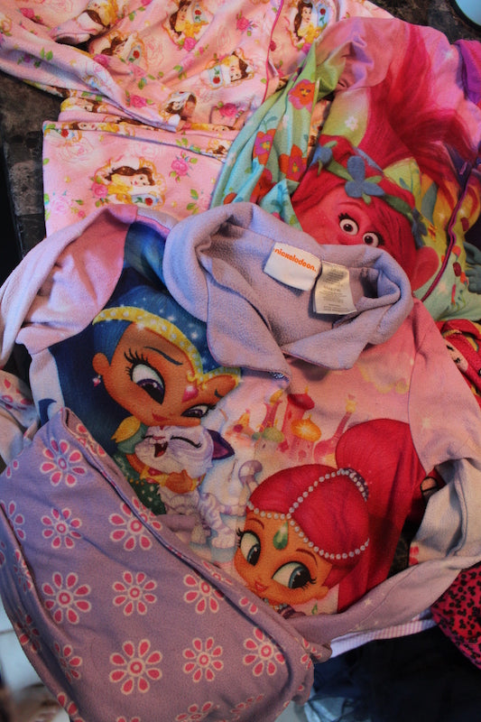 3 pairs of PJs Belle/Trolls - size Youth - 7 (S)