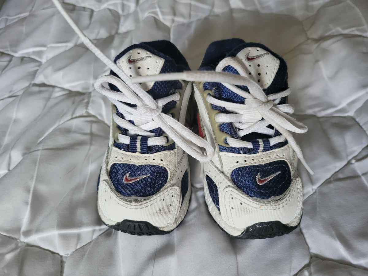 Nike brand shoes Nike gym shoes - size Shoes - Kids 3