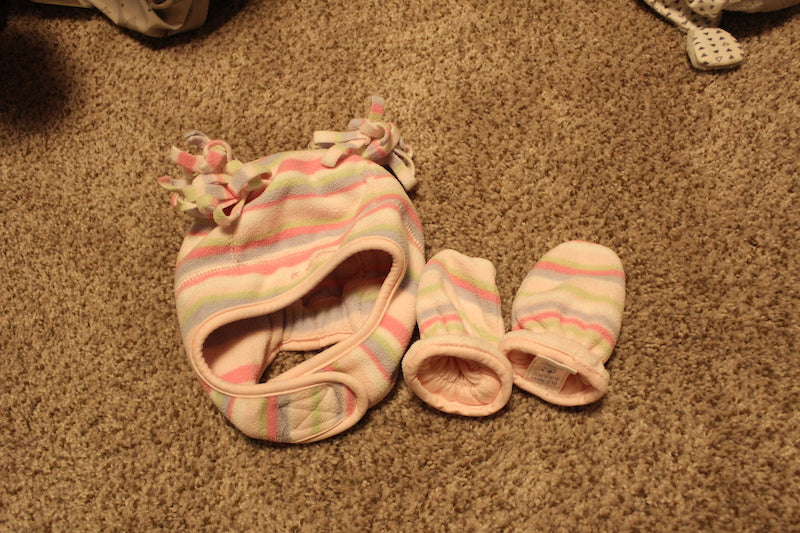 Striped hat and mittens - size Month - 3-6 / 6M