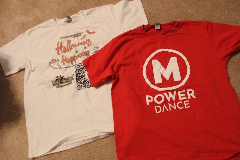 2 t-shirts: red & white - size Junior - L (11/13)