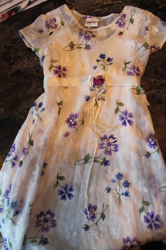 White Flower Dress - size Youth - 7 (S)