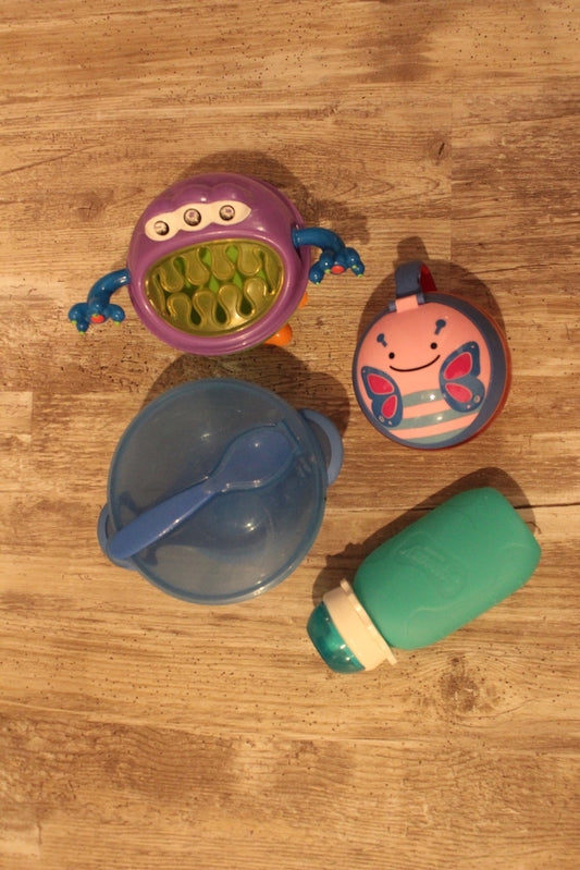 Snacking containers