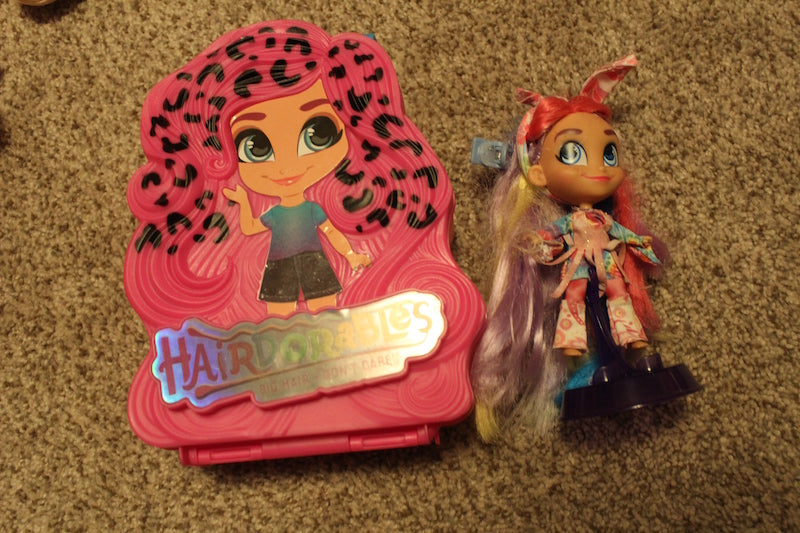 Hairdoorable Rayne Comes with case & stand