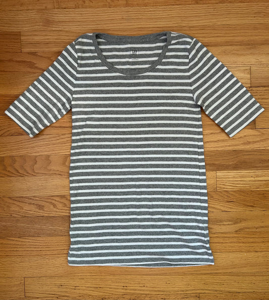 Gap Soft and Stretchy Maternity Top, Like New - size Women - S (4/6)
