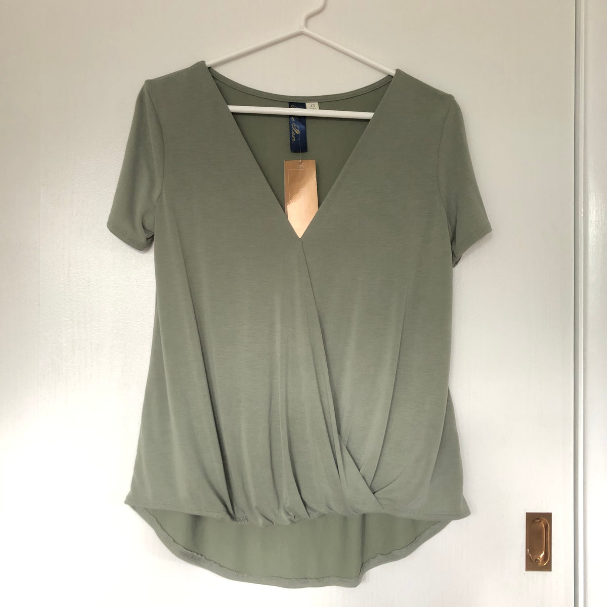 Francesca's Green Top NWT - size Women - XS (0/2)