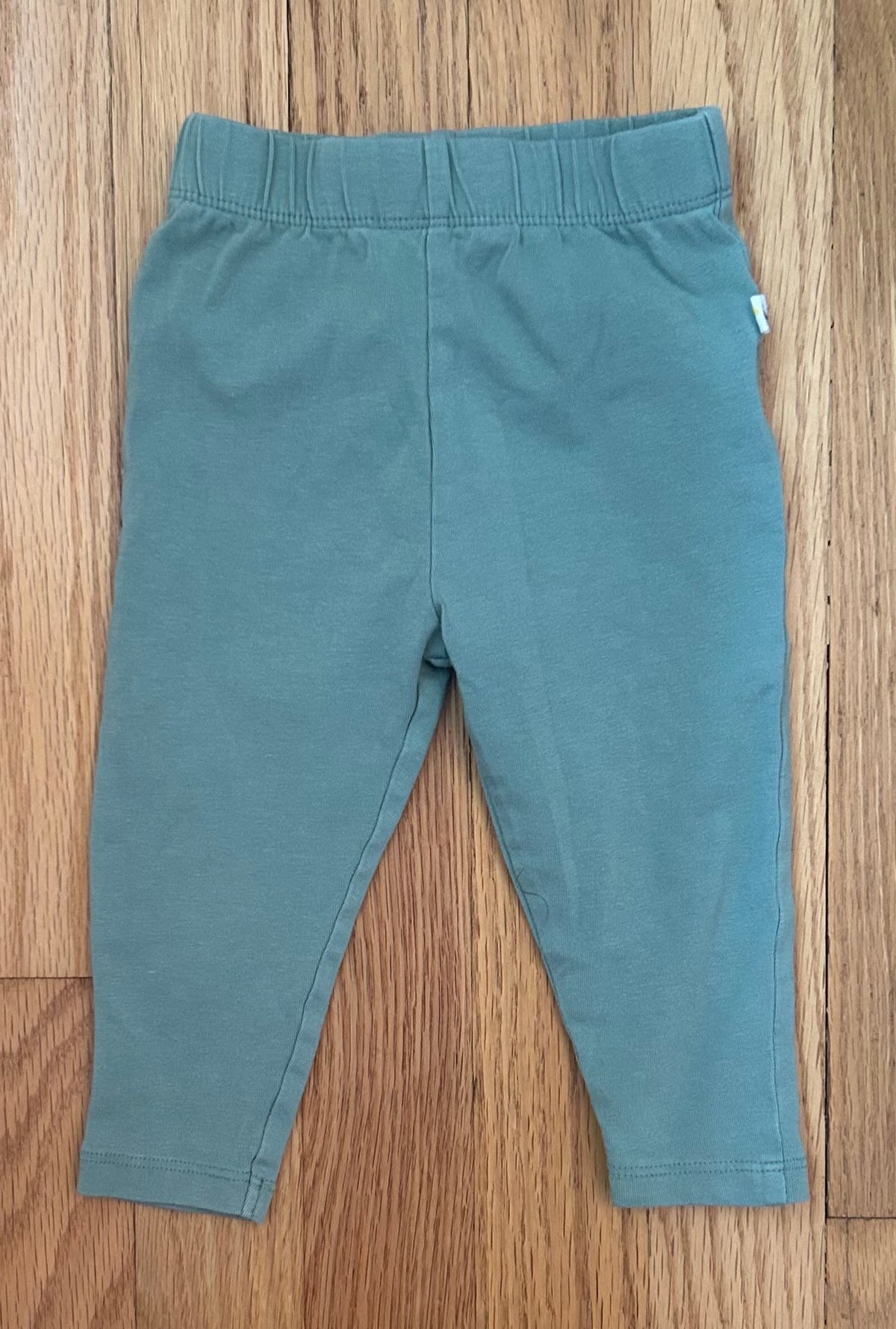 Green Leggings EUC - size Month - 6-12