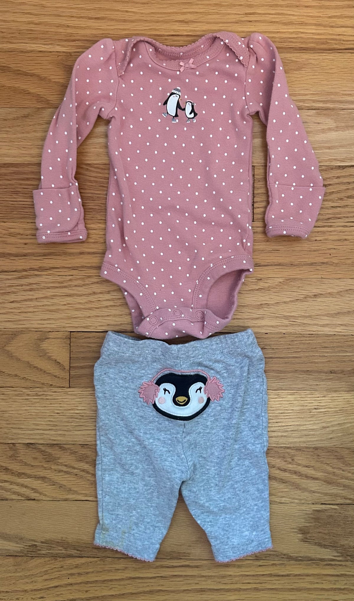Carters LS Onesie & Pants EUC - size Month - Newborn