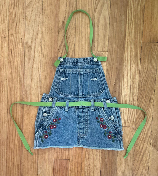 Apron - small mark green ribbon - approx 2T size