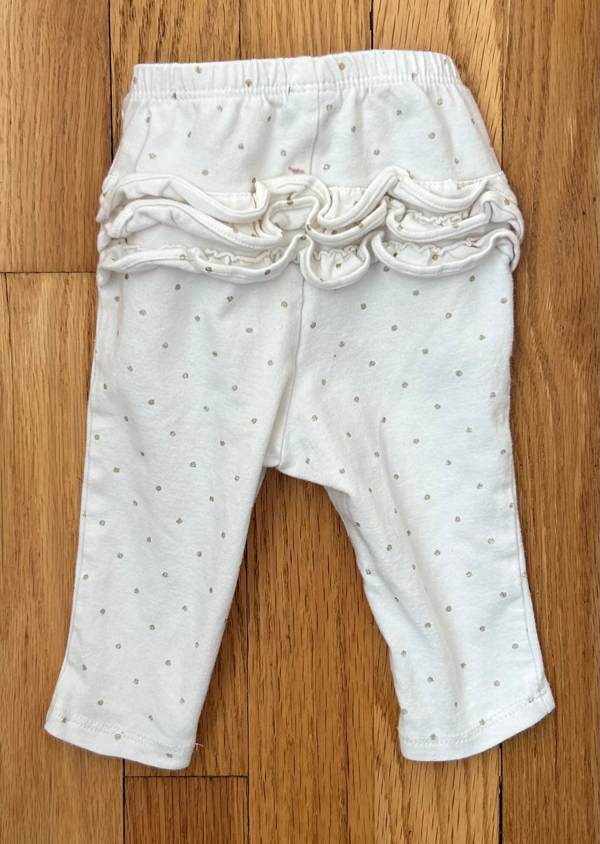 Old Navy White and Gold Ruffle Butt Leggings EUC - size Month - 3-6 / 6M