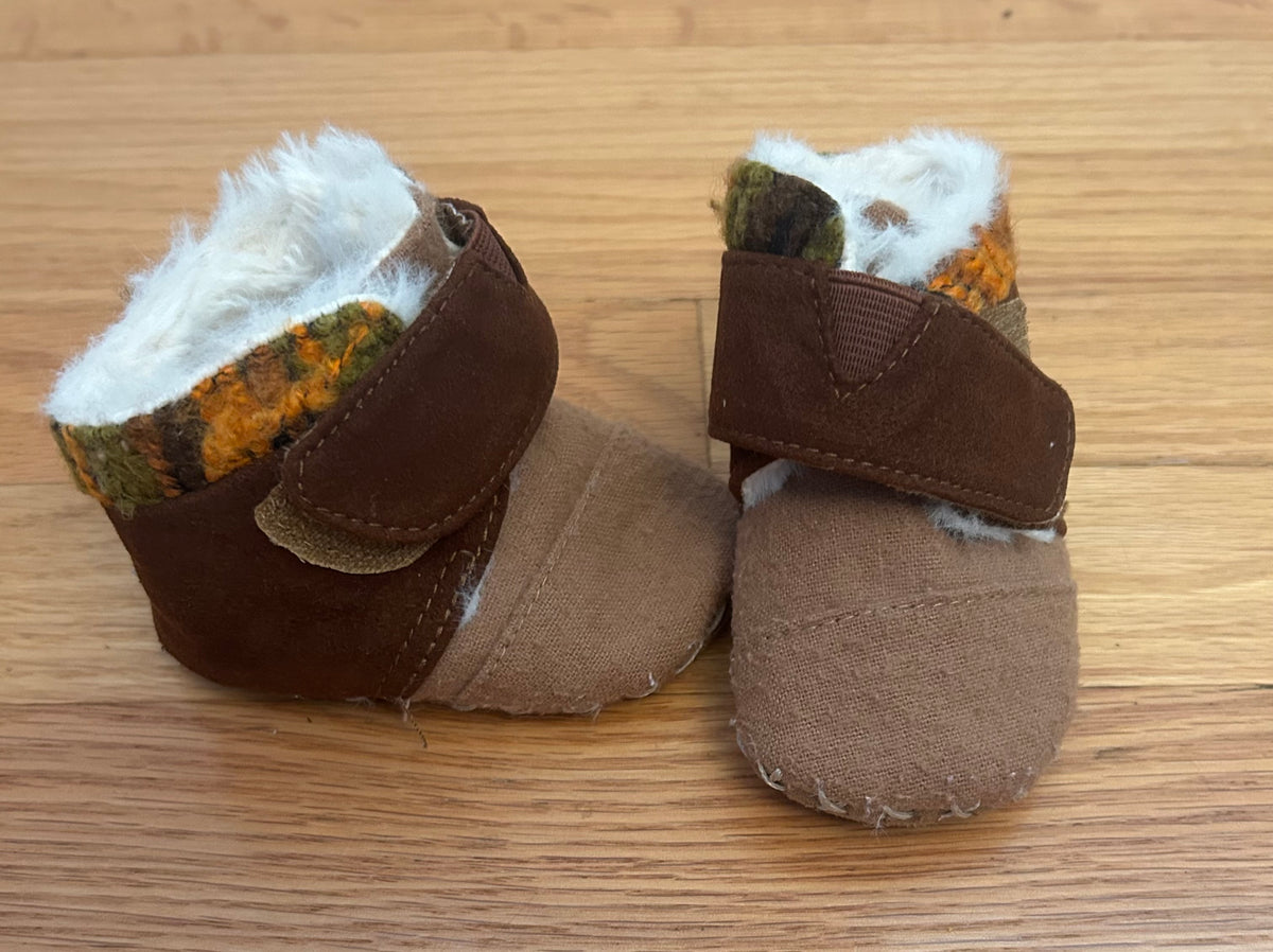 TOMS shoes - size Shoes - Baby 2 / 3-6 mo