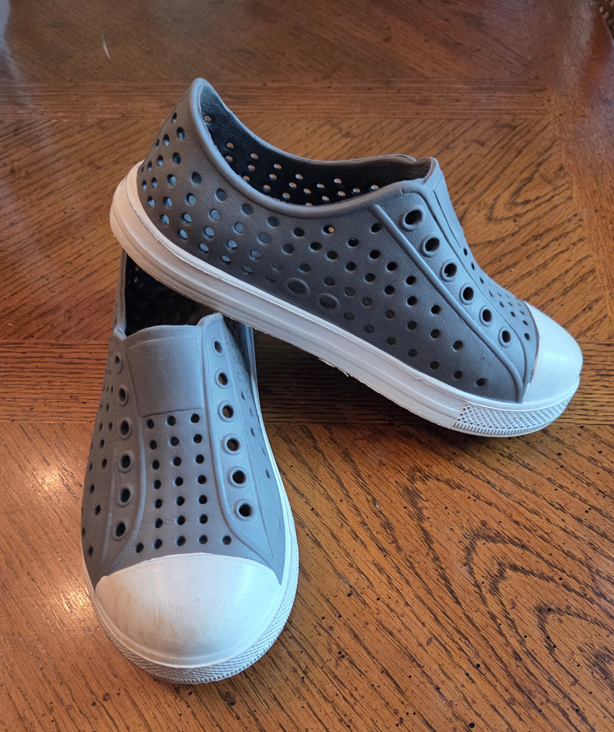 Gray Pool/Beach Shoes Clean - size Shoes - Kids 13