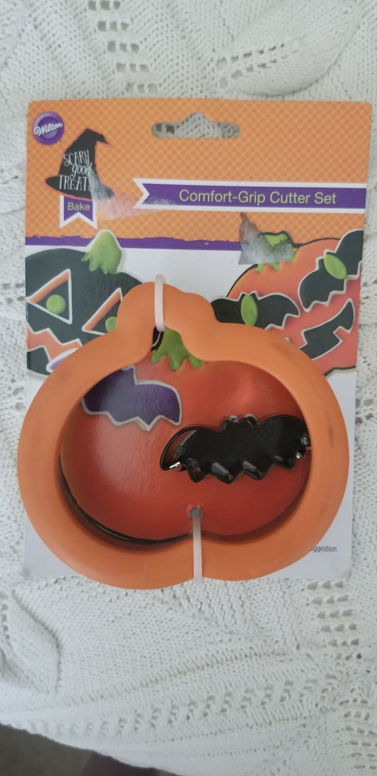 Set of 2 Cookie Cutters NEW Pumpkin & Small Bat